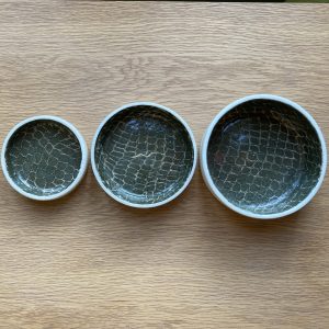 Vide-poche en céramique vert avec décoration crocodile.Dimensions disponibles 